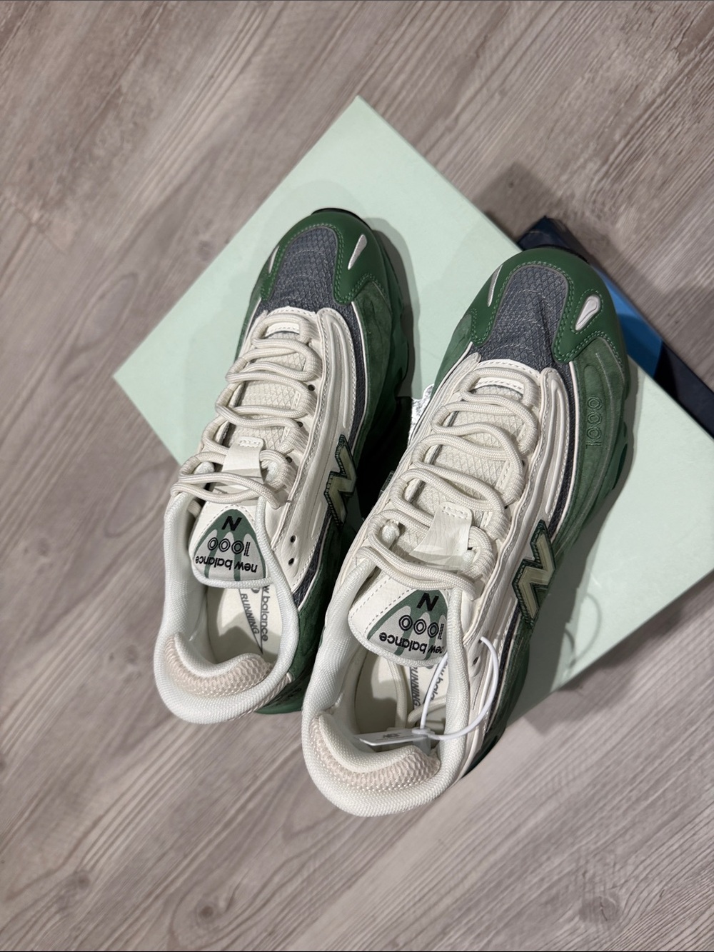 New Balance mint green and white 1000-style sneaker - Picture 4 of 5
